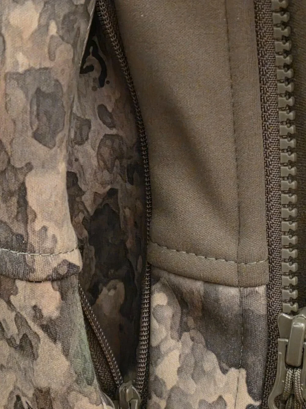 Browning Men's 2XL Camo Full Zip Jacket Ribbed Inside Chest Pockets Hunting